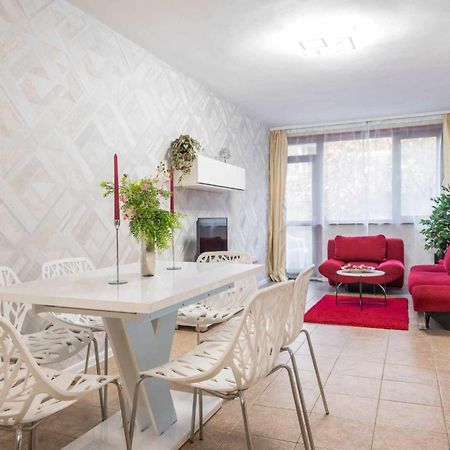 Red Velvet Apartment Varna Exterior photo